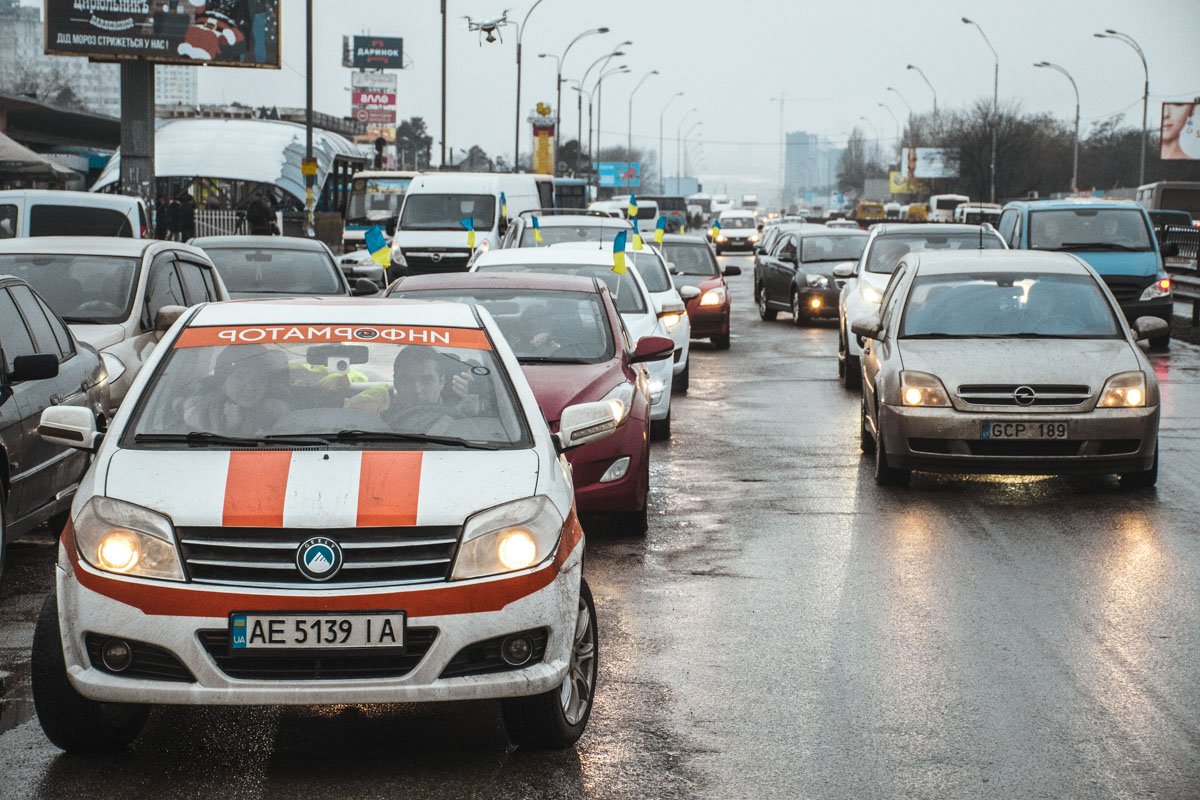 Информатор тоже прокатился в автоколонне