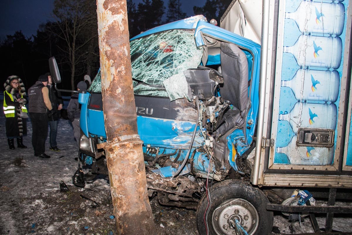 Водителя грузовика забрала скорая помощь