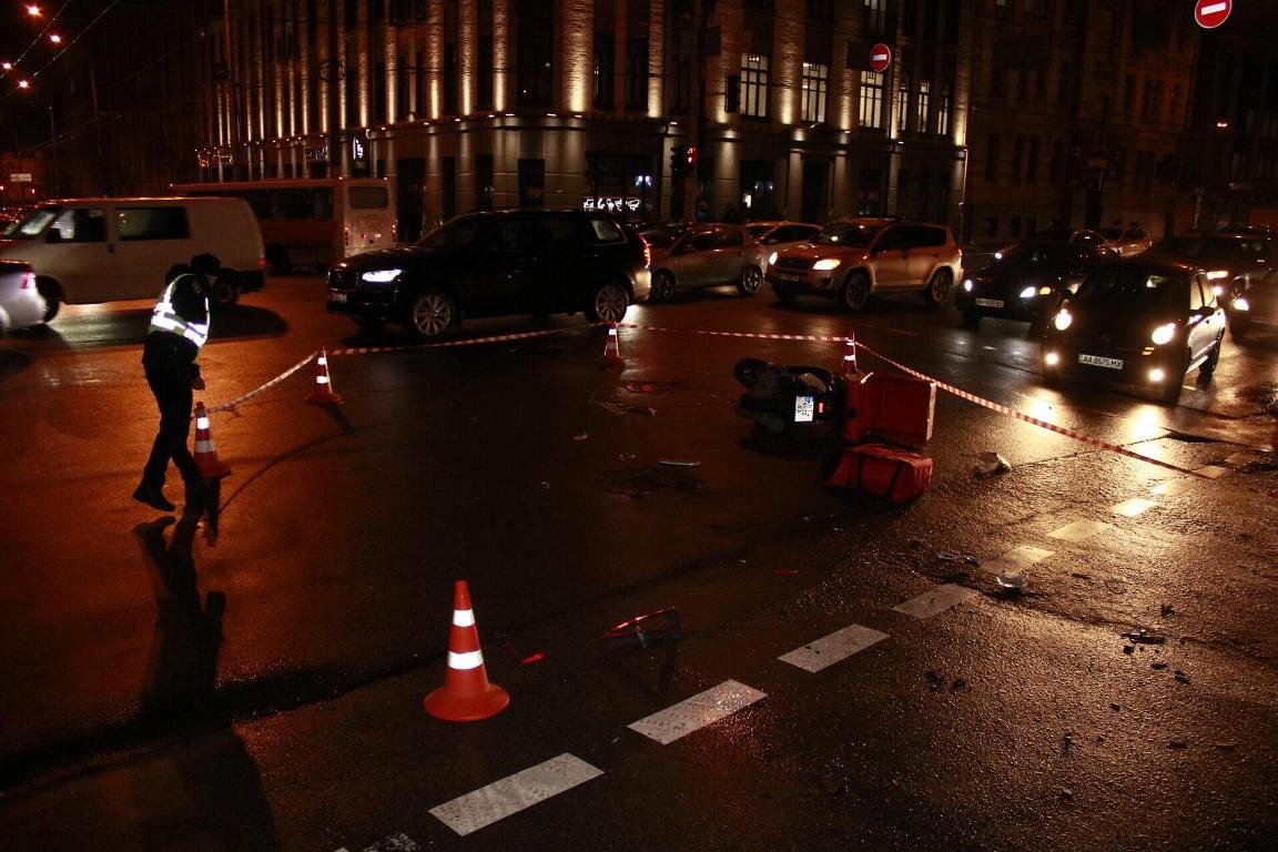 На месте аварии работала патрульная полиция и медики