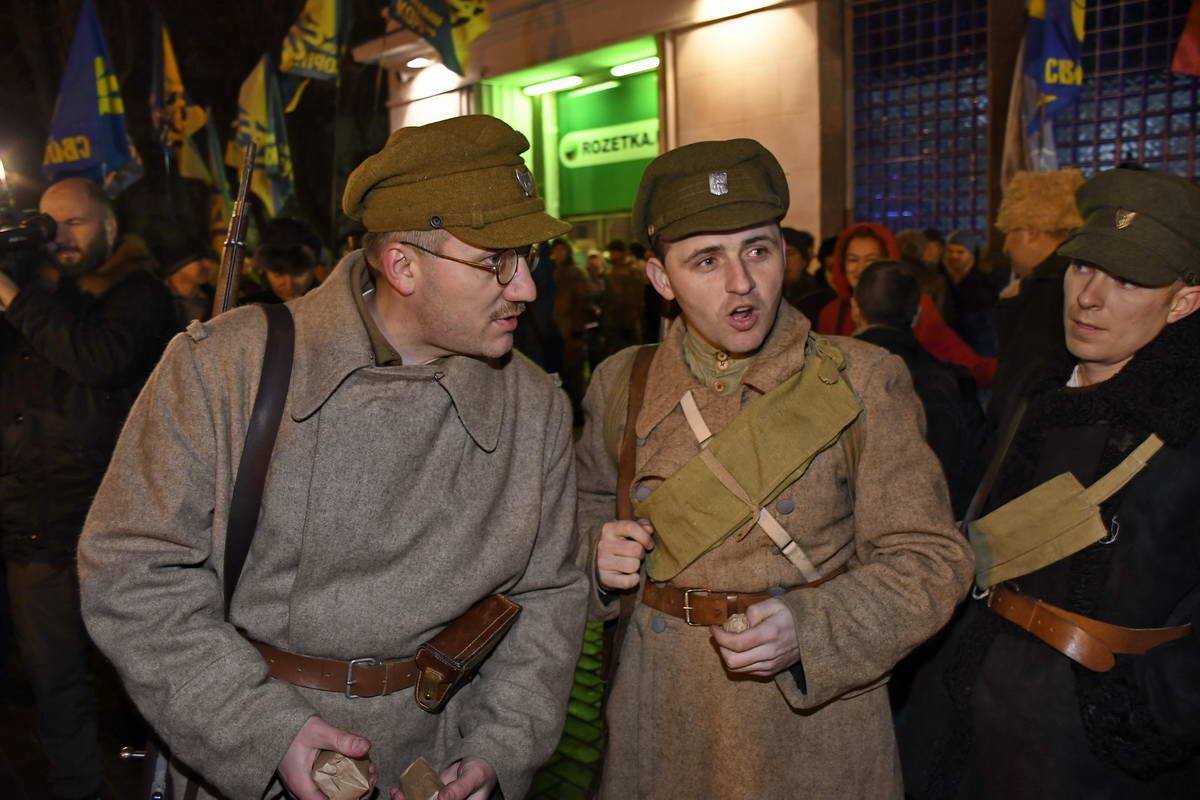 Бойцы выкрикивали лозунги 