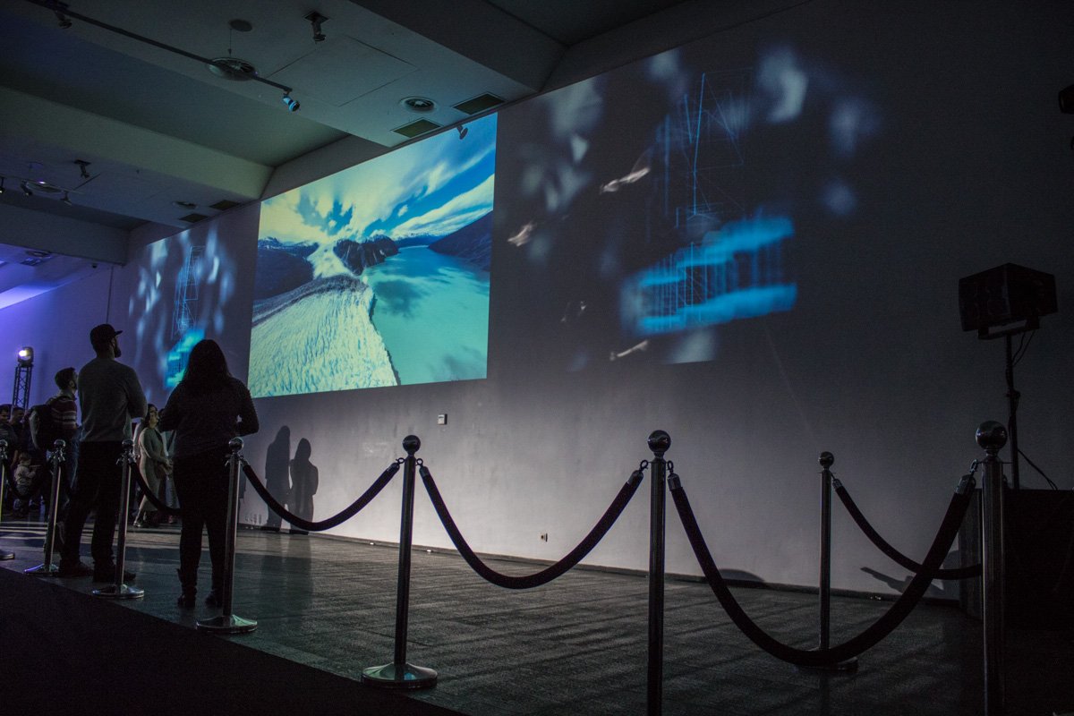 Дрон снимает красивые "киношные" видео 