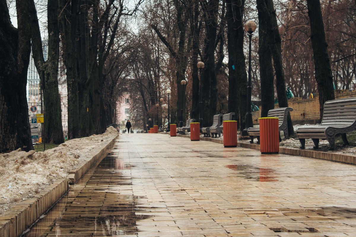 Не время по аллеям разгуливать Не время по аллеям разгуливать