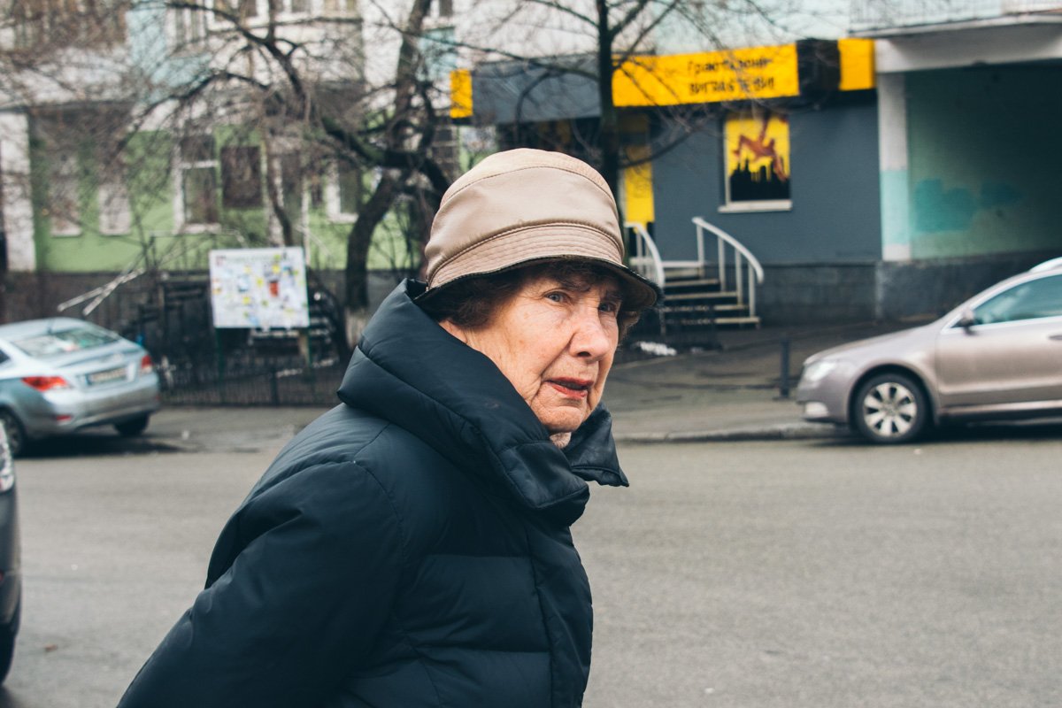 Дождь, без зонтика, но в шляпе Дождь, без зонтика, но в шляпе