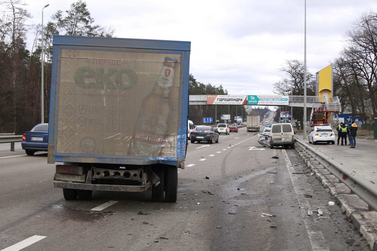 ДТП произошло на въезде в Киев со стороны Житомира 