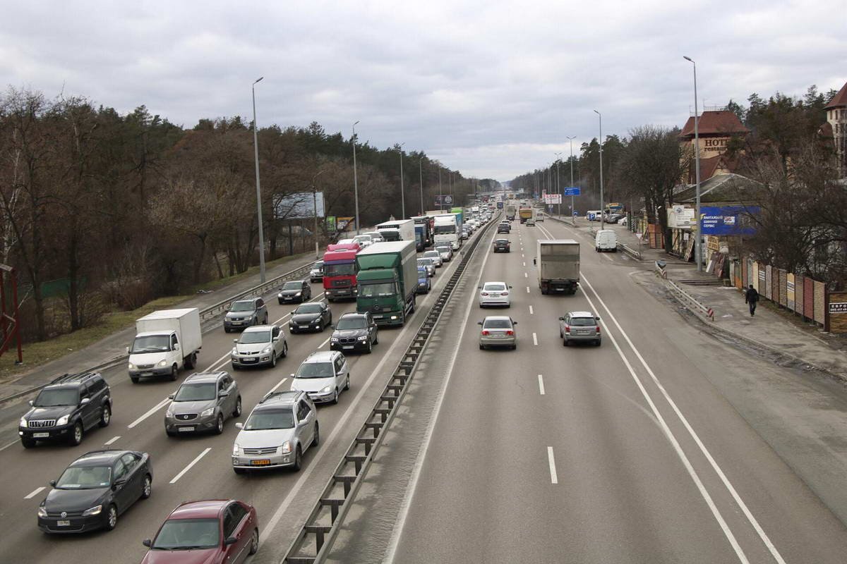 На шоссе в сторону Киева образовалась пробка