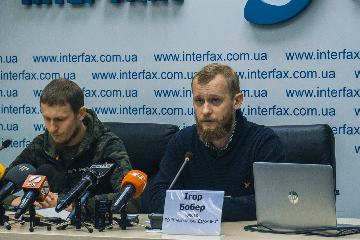 Также руководство Нацдружин заявило, что не имеет никакого отношения ни к Нацкорпусу, ни к Авакову, ни к Порошенко или другим чиновникам Также руководство Нацдружин заявило, что не имеет никакого отношения ни к Нацкорпусу, ни к Авакову, ни к Порошенко или другим чиновникам