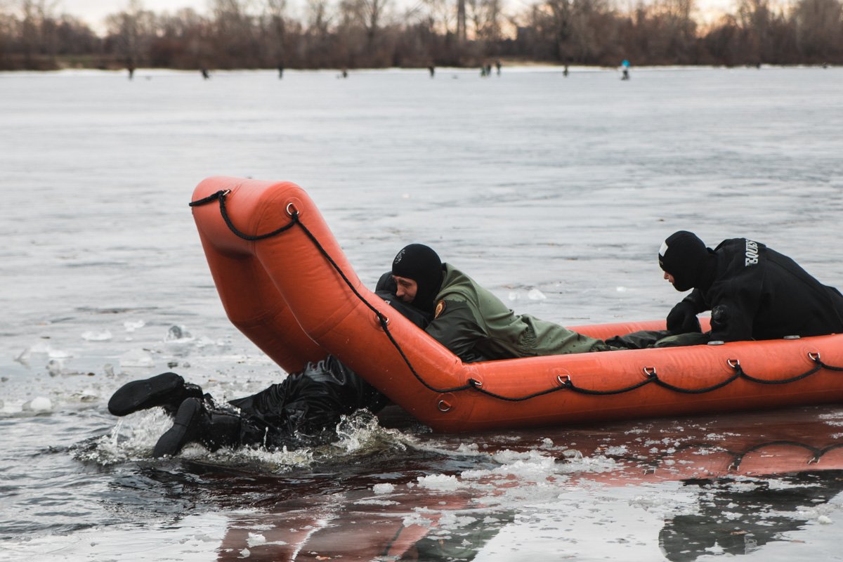 Во время показательных выступлений никто не пострадал, всех гсчсников спасли