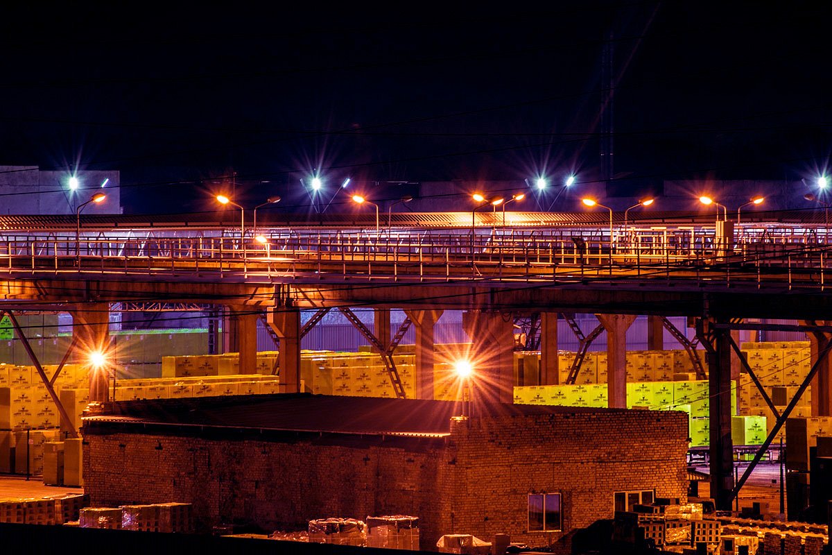 Ночью город пустеет, но не засыпает