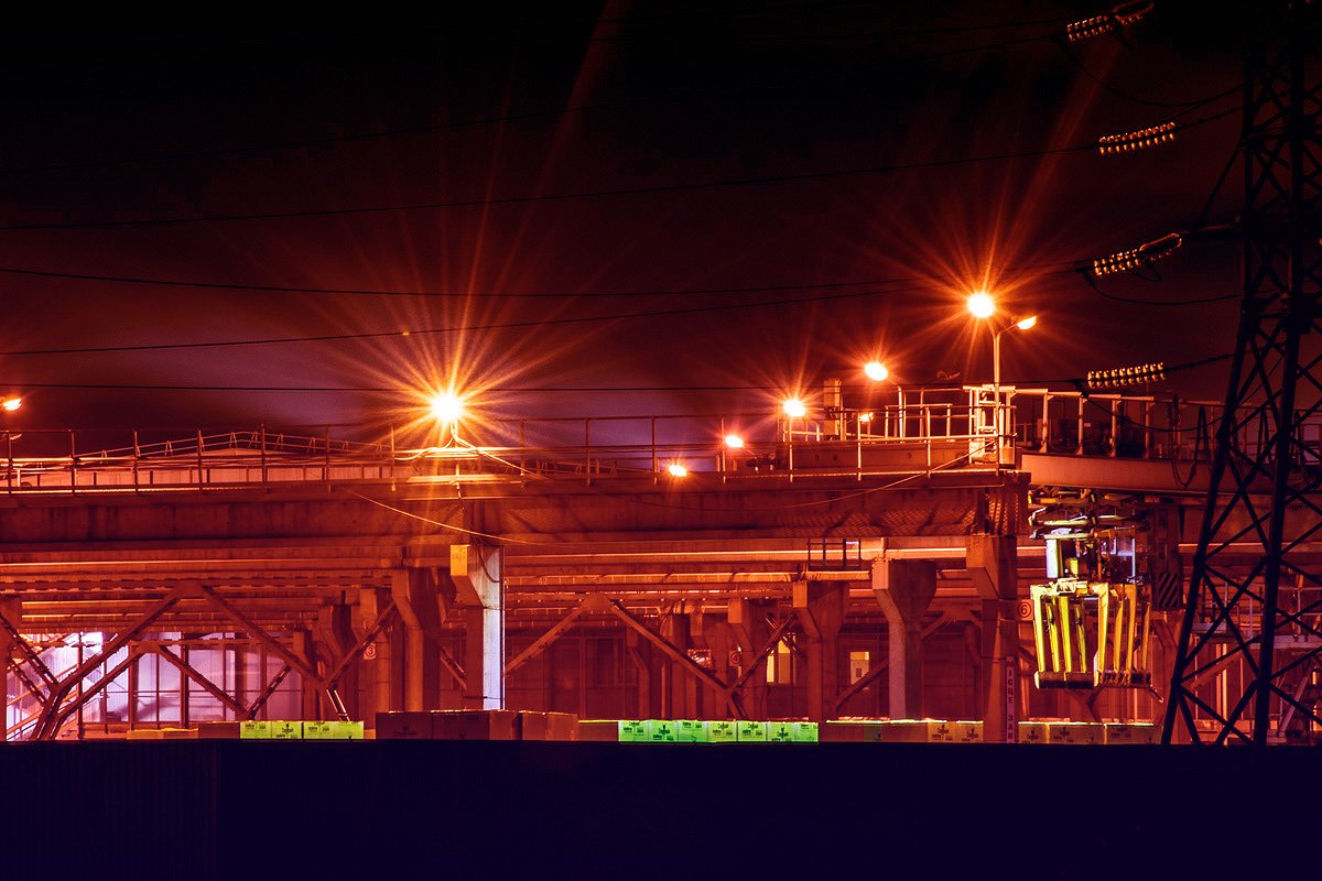 Красота пустынных улиц: как ночью выглядят Бровары 3