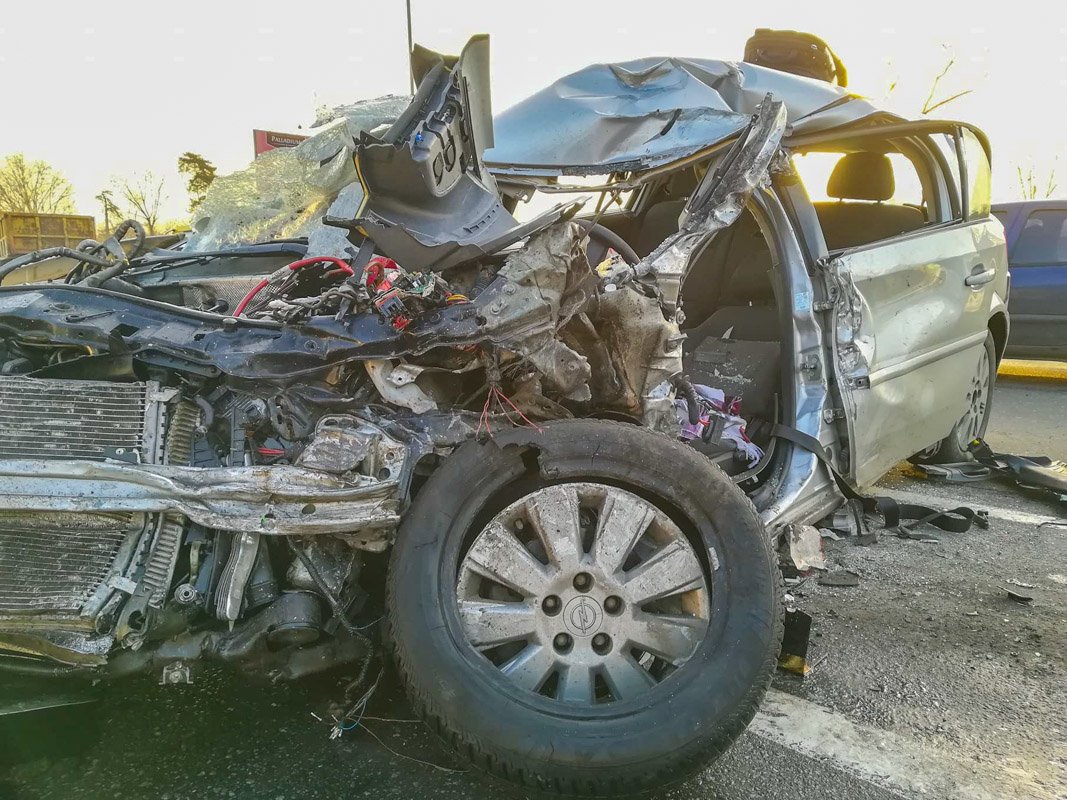 Еще несколько назад эта железная масса была Opel Signum. Именно он стал виновником ДТП