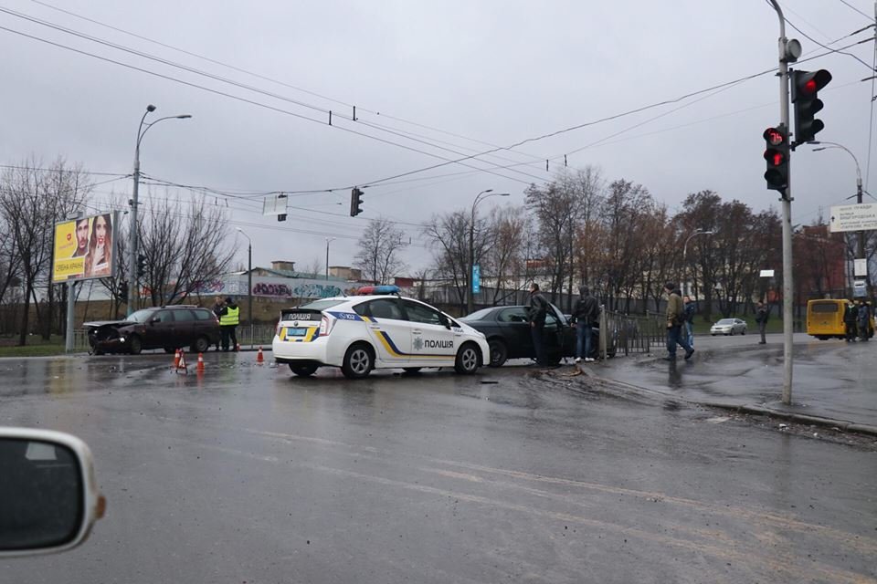 На месте аварии работают патрульные На месте аварии работают патрульные