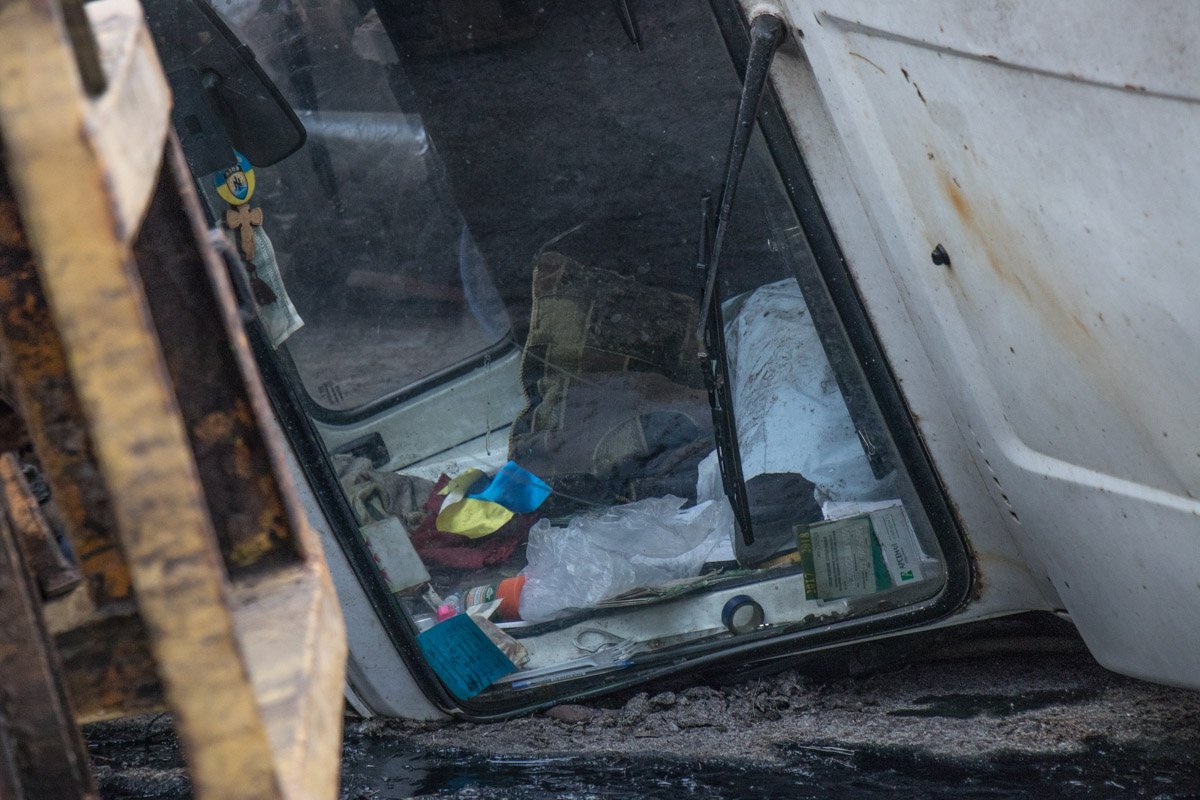 Также "досталось" автовышке для ремонта электроопор - она перевернулась Также "досталось" автовышке для ремонта электроопор - она перевернулась