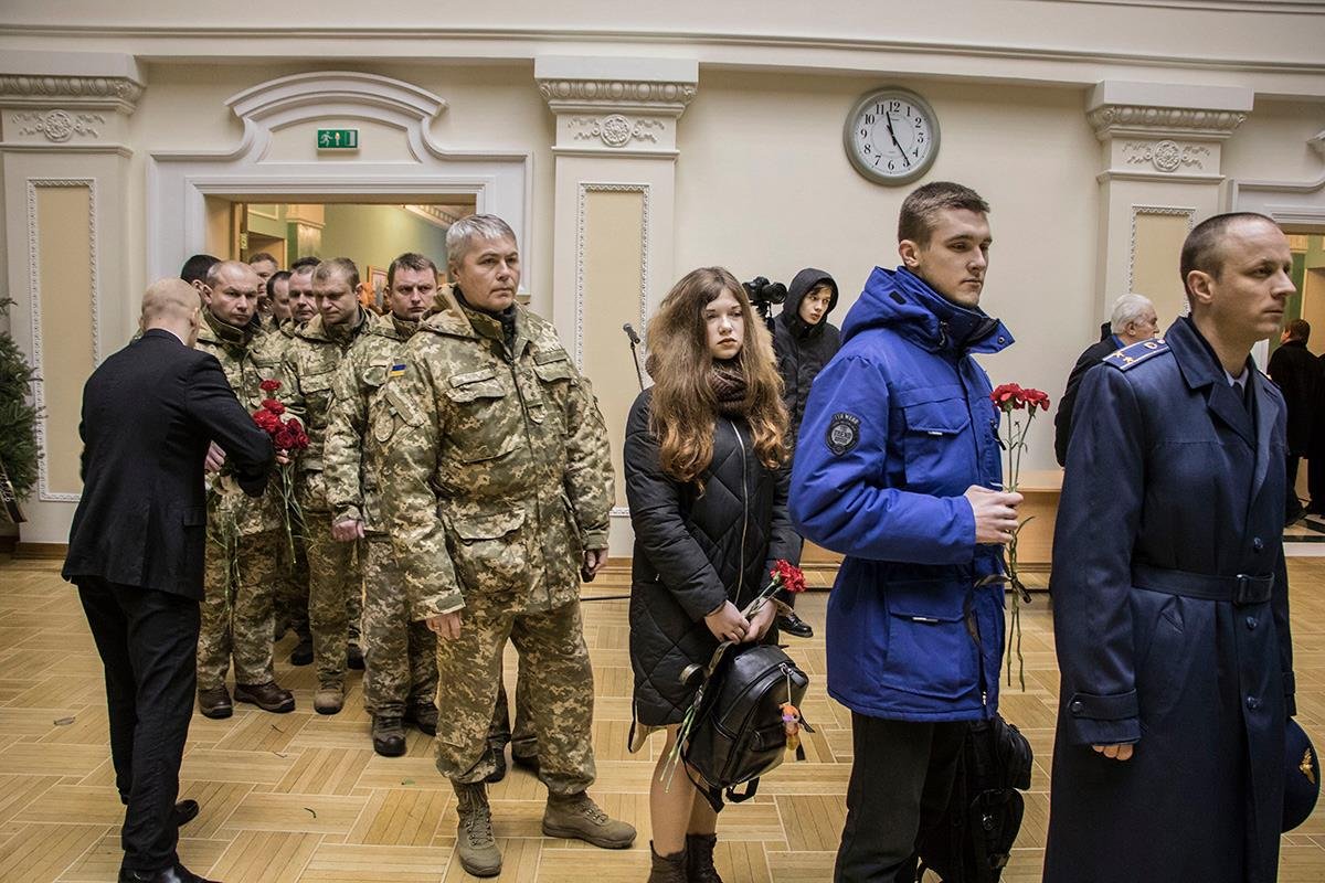 На панихиду пришли более полутысячи человек 