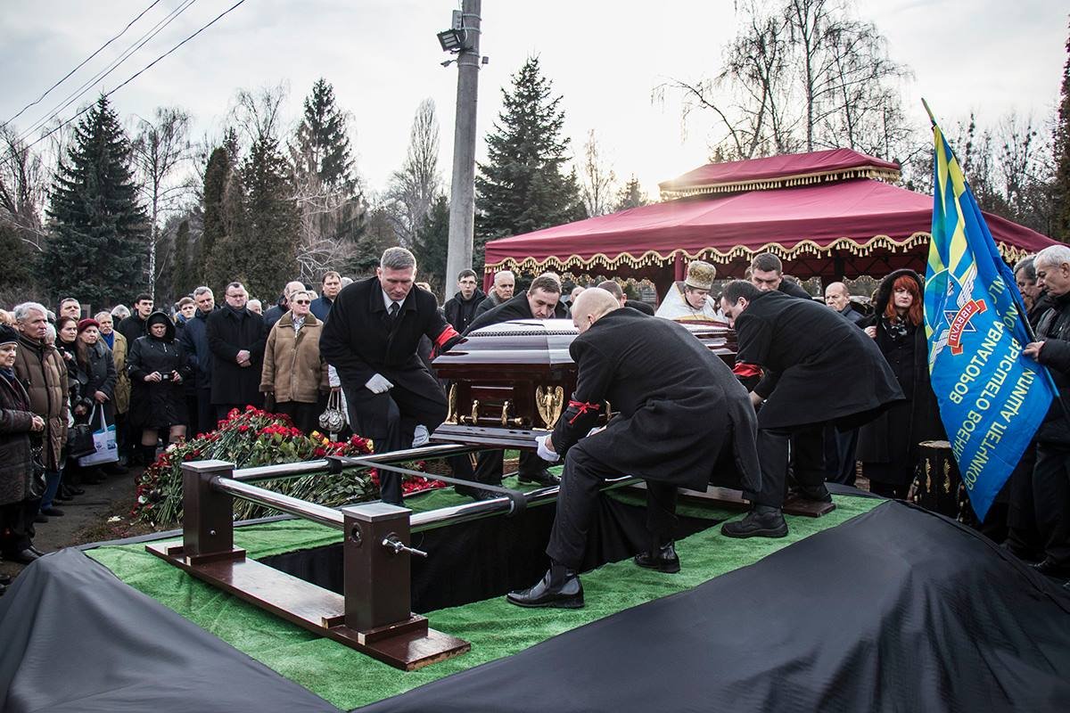 Первого украинского космонавта похоронили на Байковом кладбище