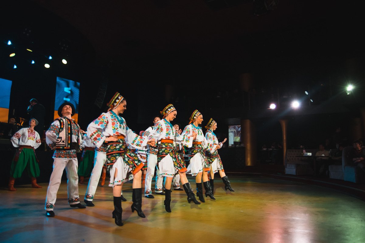 В репертуаре ансамбля около 50 постановок 