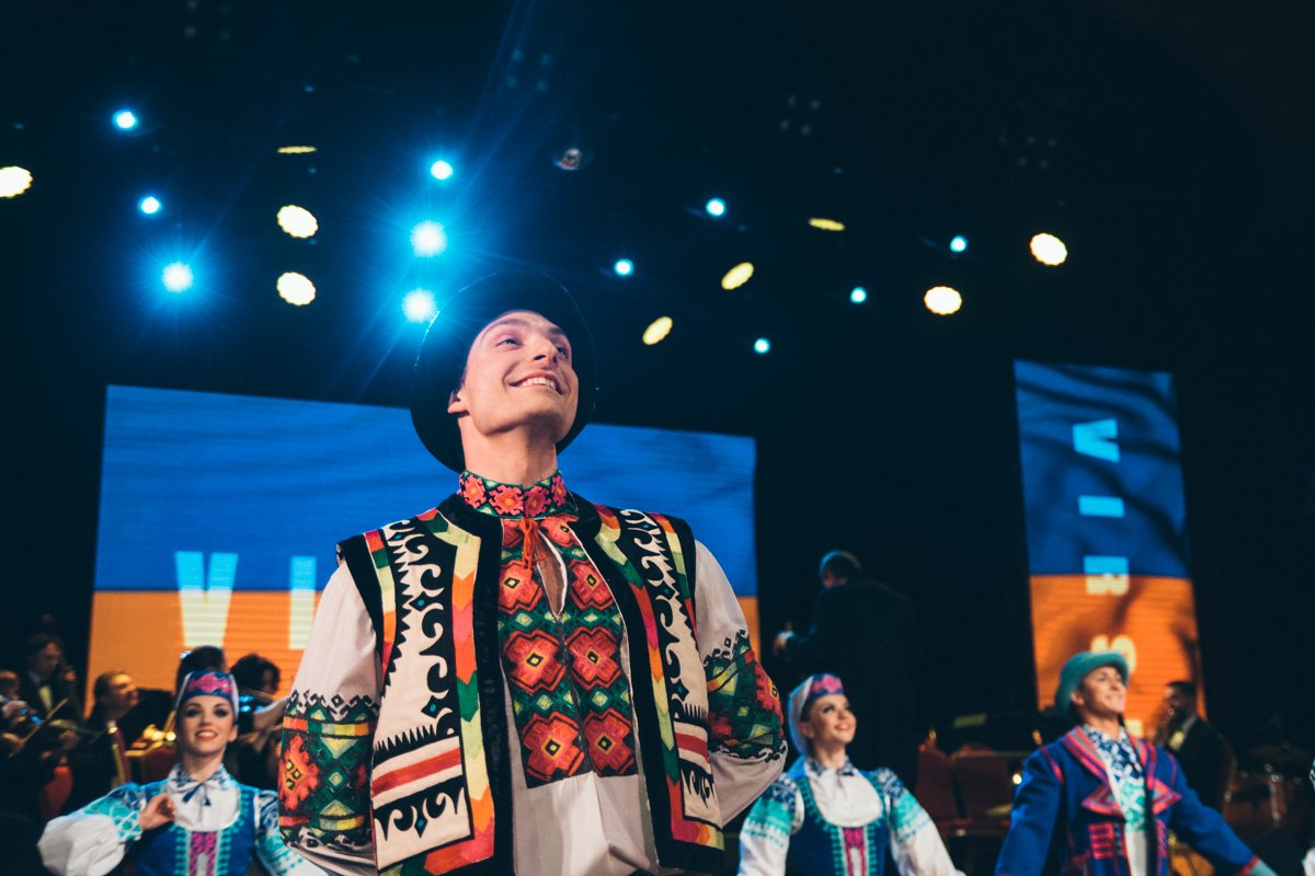 Танцоры исполняют как постановки нынешнего руководителя Мирослава Вантуха, так и основателя ансамбля Павла Вирского