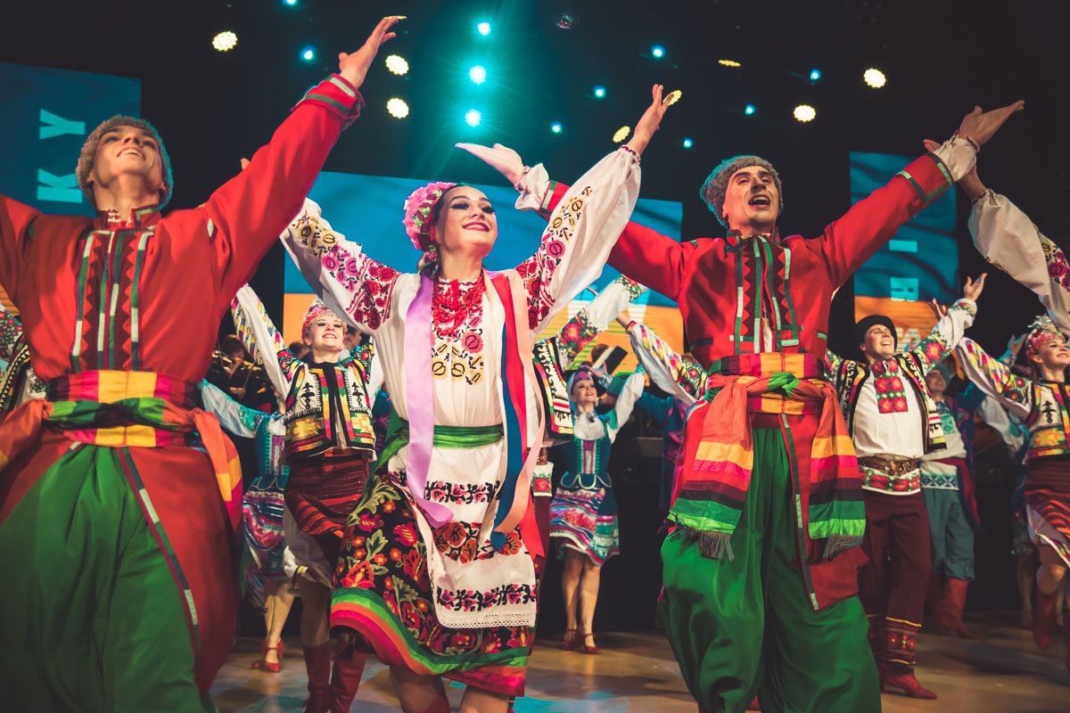 Ансамбль с украинским танцем знакомит весь мир