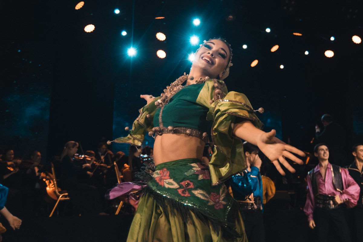 Эти "цыгане" ничего не заберут, а наоборот подарят отличные эмоции 