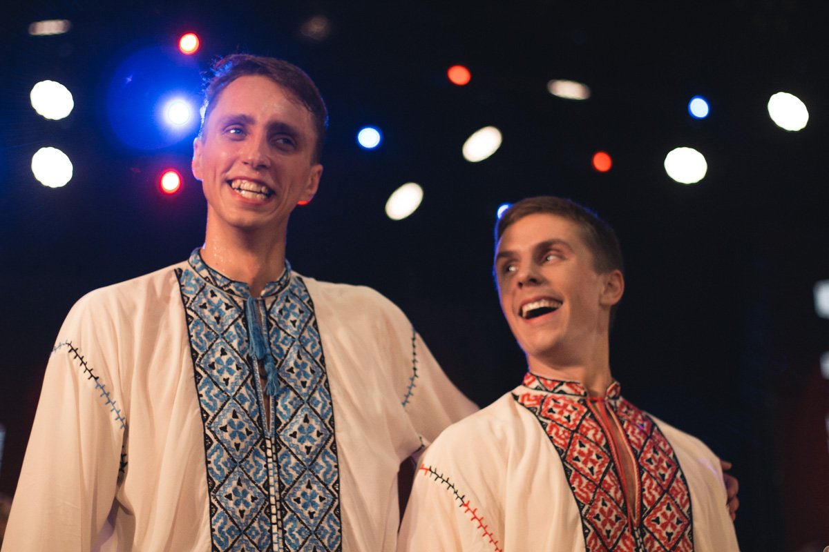 На Сечи казаки собирались в круг и соревновались в трюках - так родился гопак 