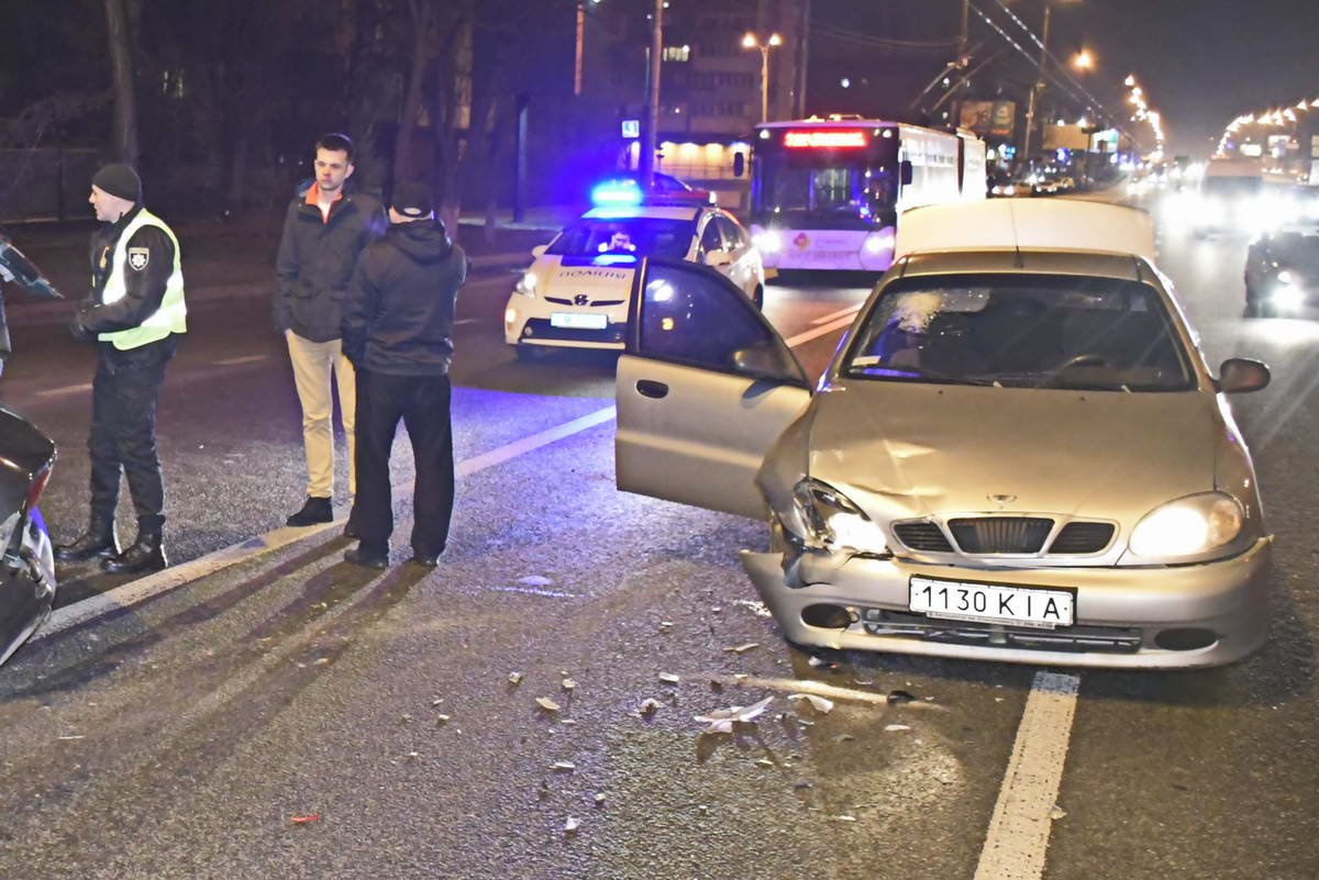 Два "брата" подрались на дороге