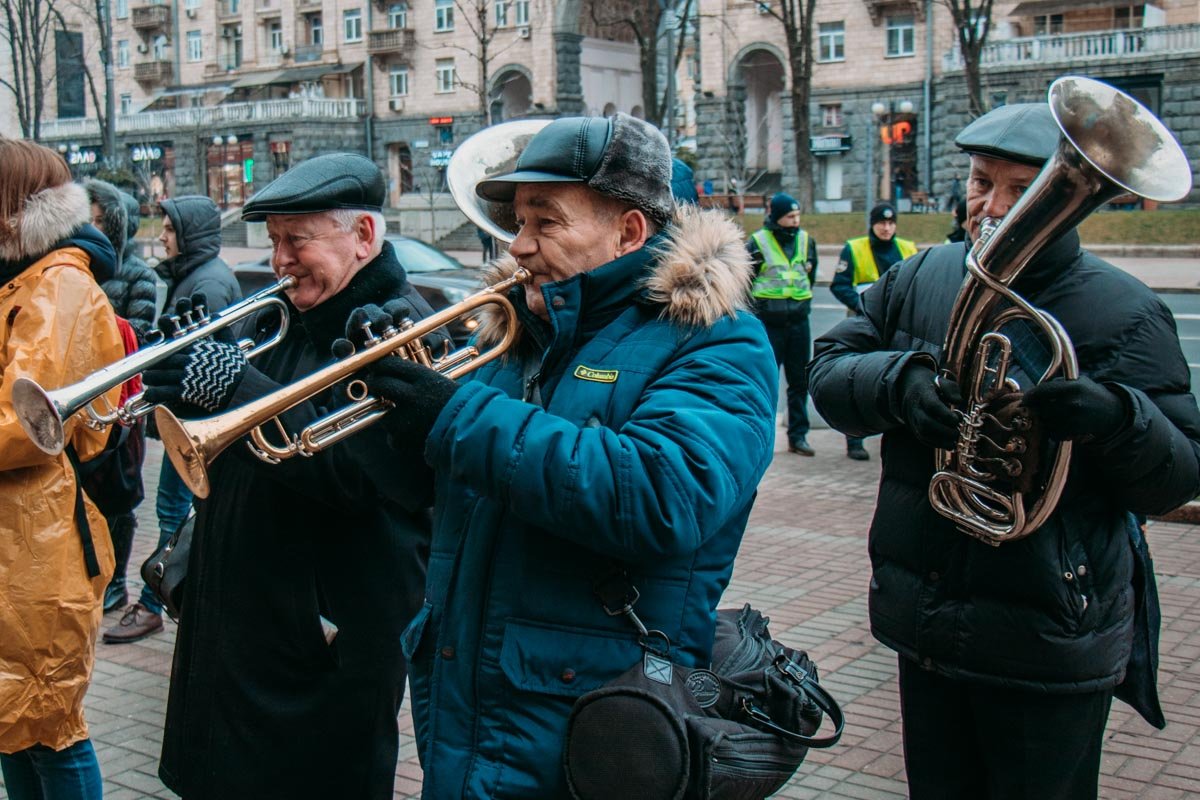 Жуткая музыка сделала флешмоб атмосферным Жуткая музыка сделала флешмоб атмосферным