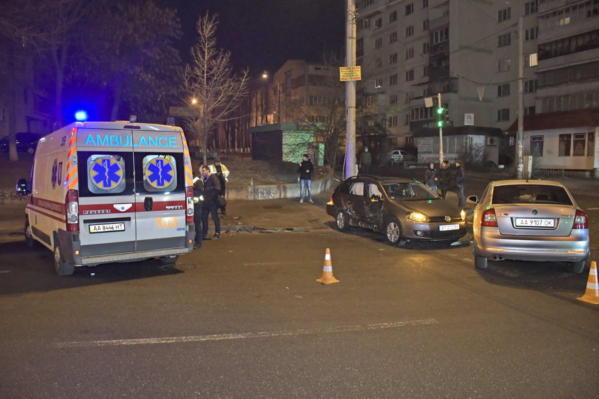 Пострадал водитель Golf, ему вызвали скорую