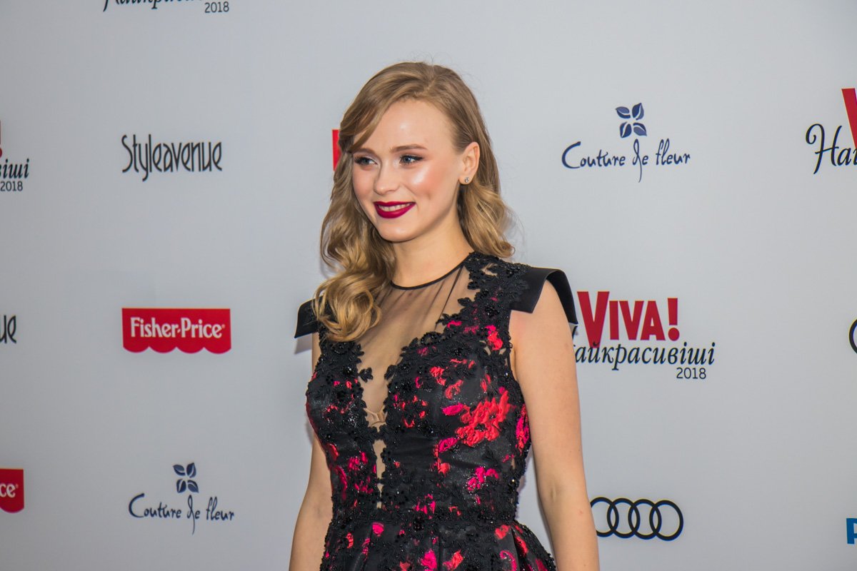 Некоторые звезды не устояли перед ажурными нарядами