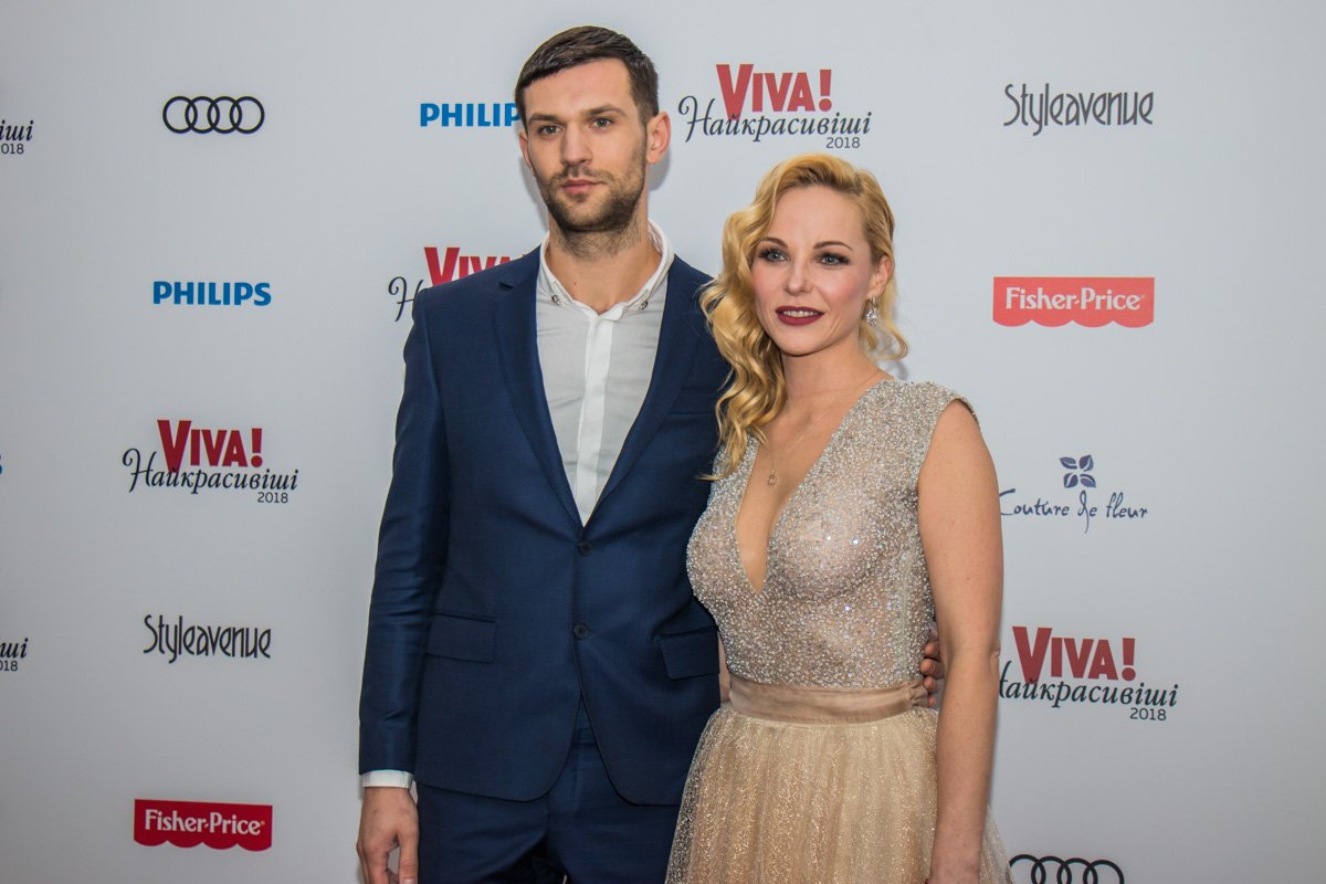 По красной дорожке прошлись более 120 звезд