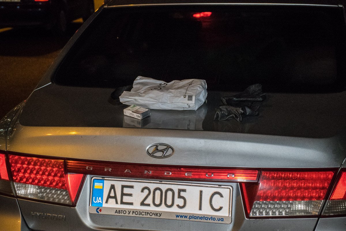 Дорогой гаджет преступники спрятали в бардачке своего автомобиля