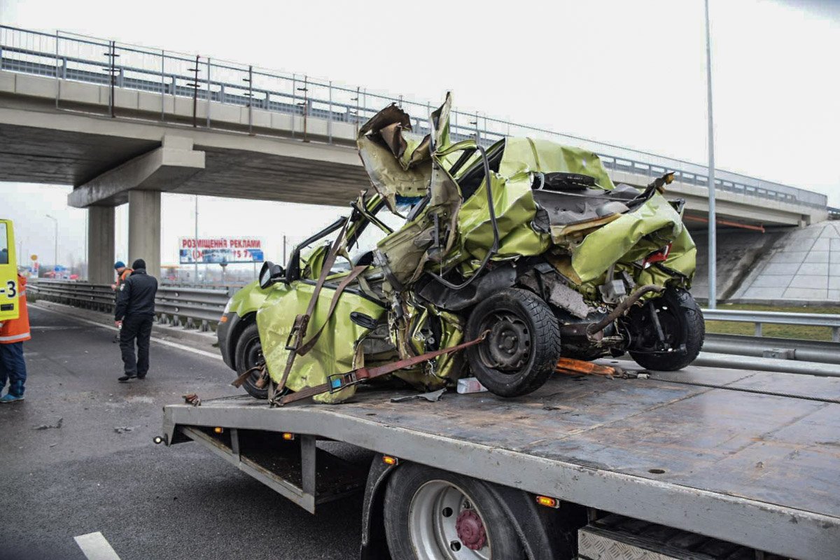 Еще несколько часов назад это было Chevrolet Aveo. Сейчас же это груда металла Еще несколько часов назад это было Chevrolet Aveo. Сейчас же это груда металла