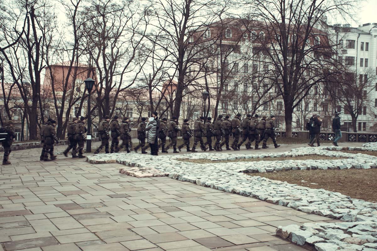 Нацгвардия вышла охранять территорию Десятинного монастыря Нацгвардия вышла охранять территорию Десятинного монастыря
