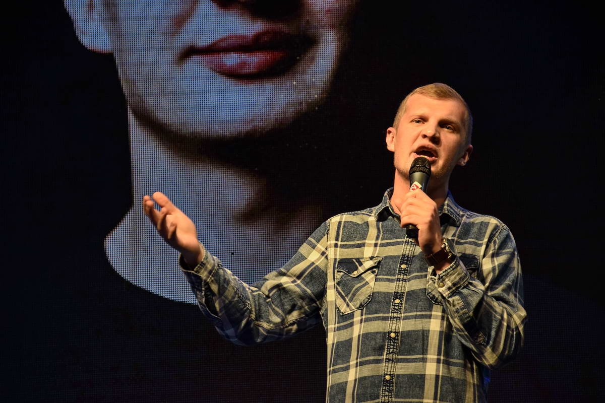 Смешили зрителей в этот день и беларуские стендаперы