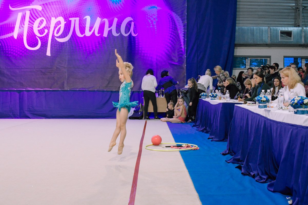 За выступлением спортсменок внимательно следили судьи За выступлением спортсменок внимательно следили судьи