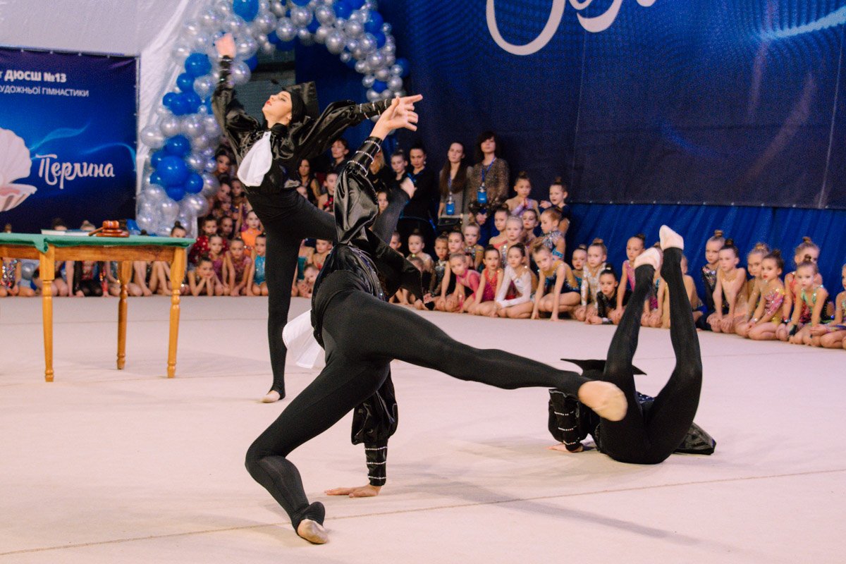 Между номерами на сцену выходили танцевальные коллективы Между номерами на сцену выходили танцевальные коллективы