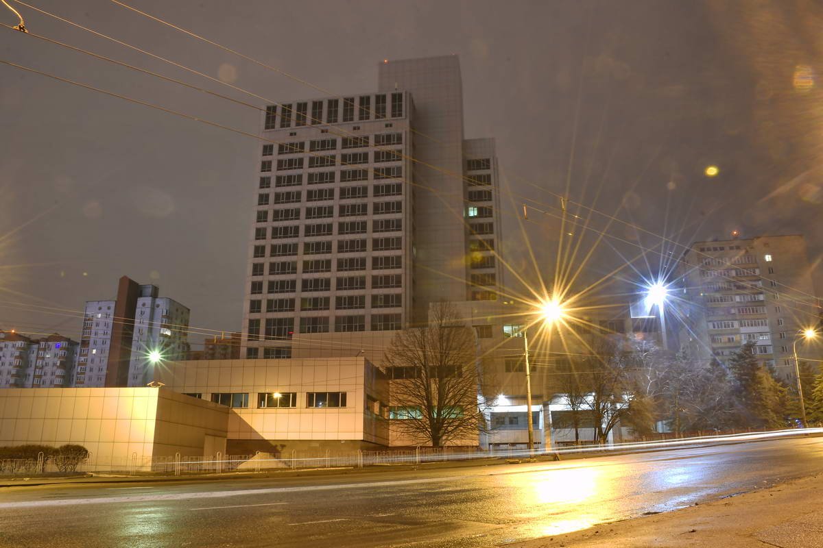 Так выглядит здание Центральной расчетной палаты Нацбанка Украины ночью