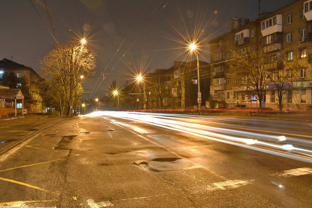 Ночью на проспекте не найдешь ни людей, ни машин