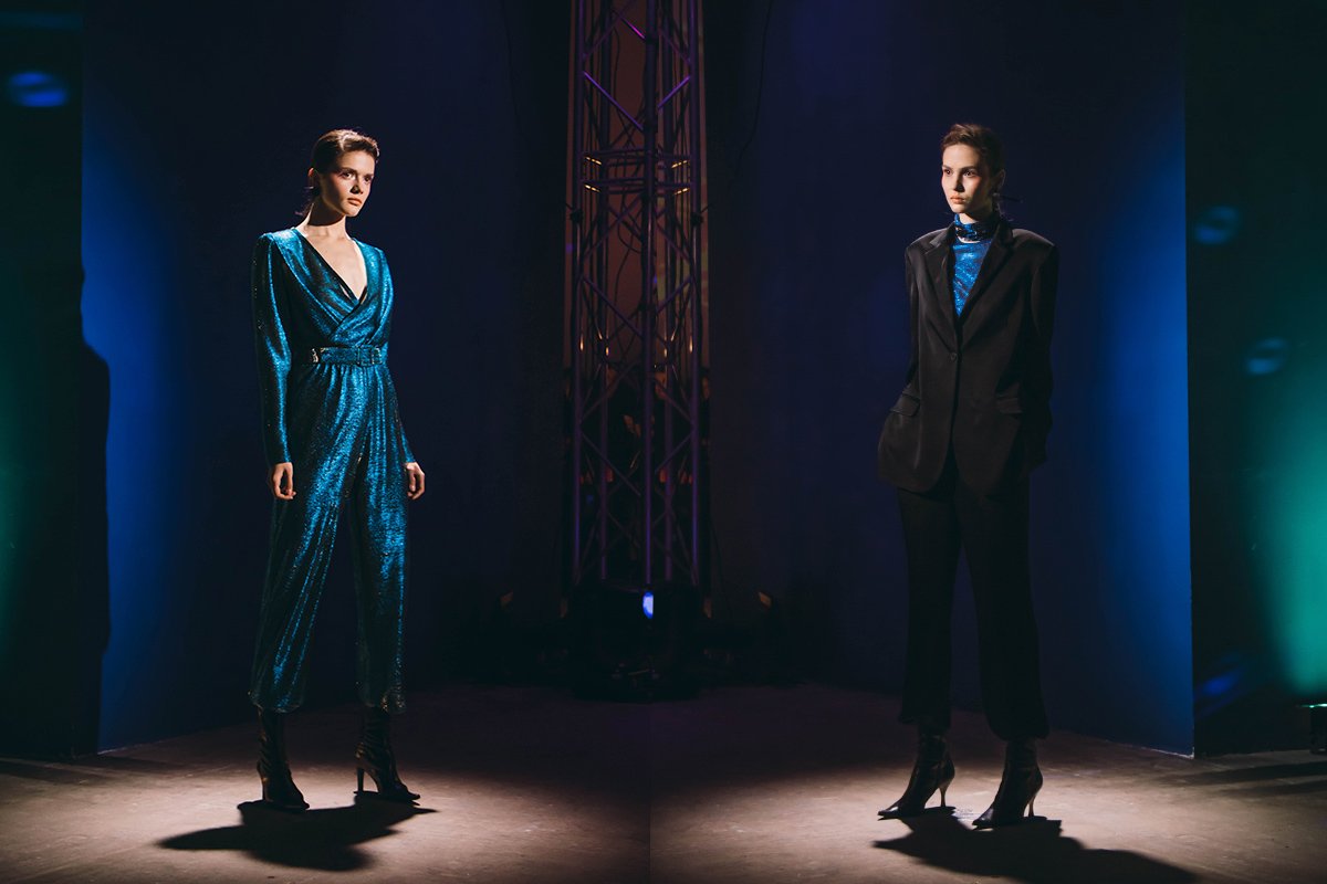 В новой коллекции Пустовит штаны широкие, сужающиеся к низу