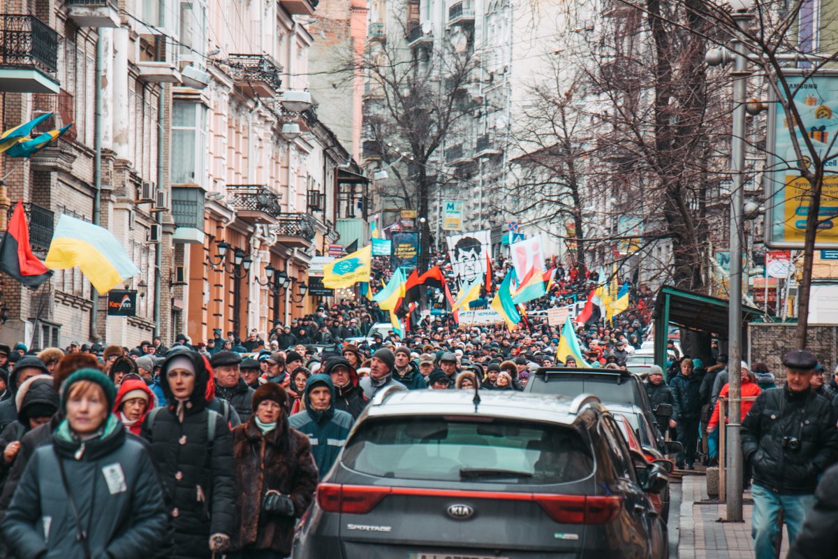 Тысячи людей выражали свои требования к действующей власти Тысячи людей выражали свои требования к действующей власти
