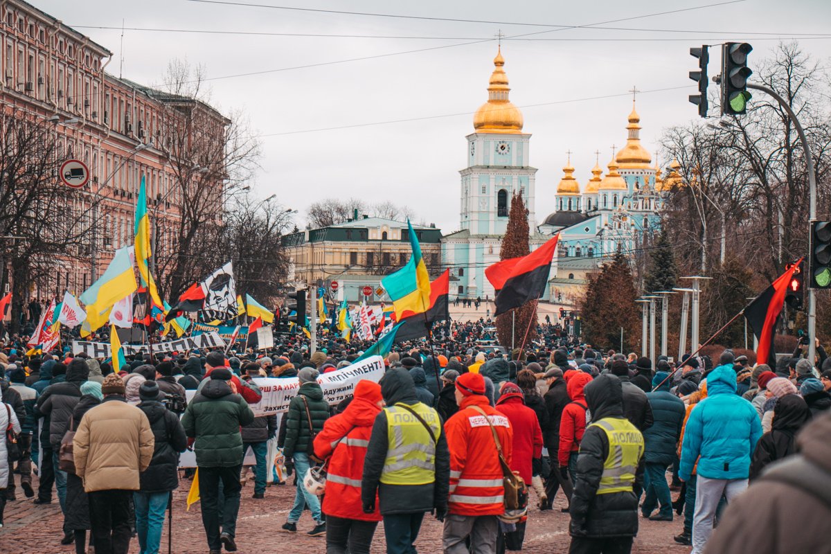 Первоочередным требованием участников акции является отставка президента Первоочередным требованием участников акции является отставка президента