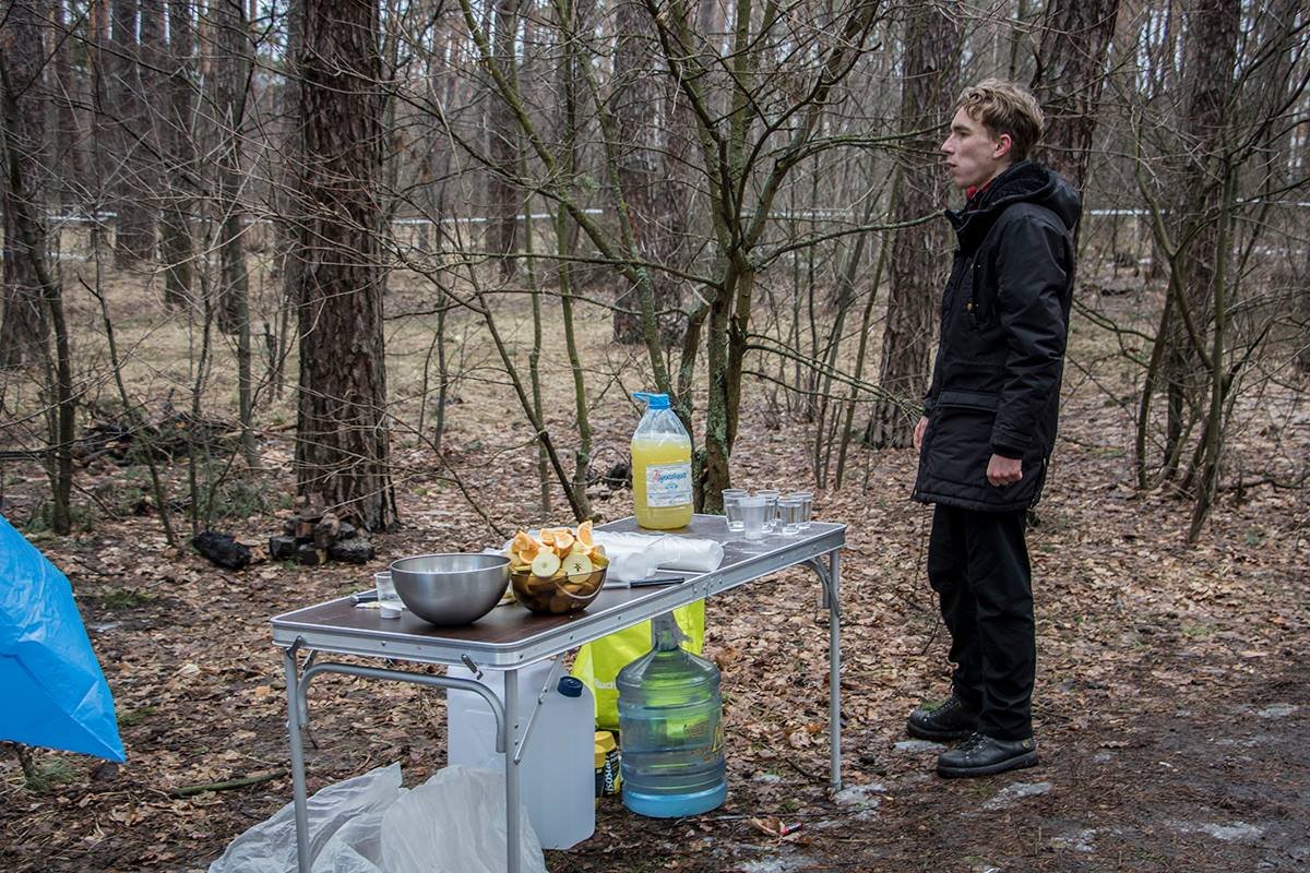 Спортсмены могли подкрепиться фруктами и соками