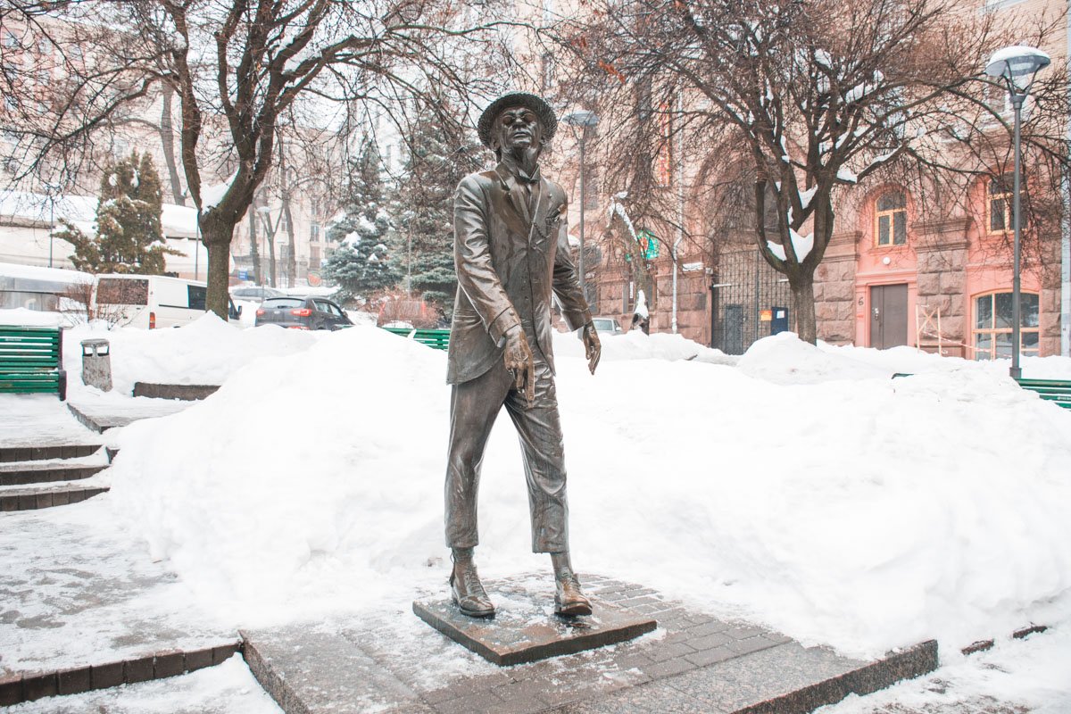 Памятник Паниковскому в Киеве