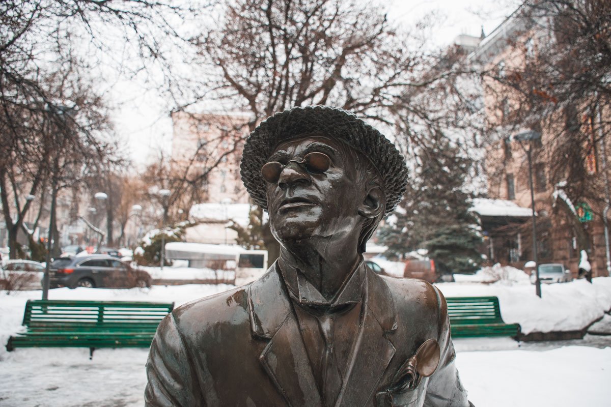 Памятник расположен на улице Прорезной, 4