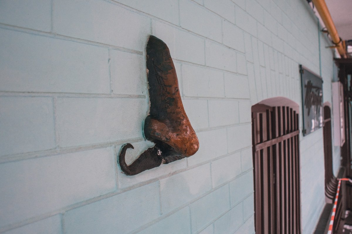 По легенде, он избавляет людей от насморка