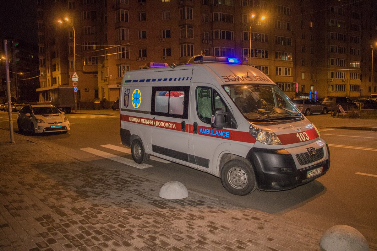 Во дворе многоэтажки произошла драка, во время которой открыли огонь Во дворе многоэтажки произошла драка, во время которой открыли огонь