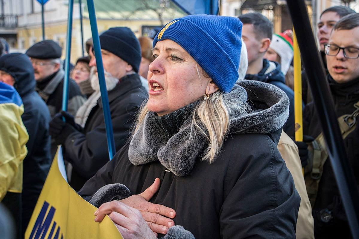 Перед тем, как передать обращение польской стороне, активисты спели гимн Перед тем, как передать обращение польской стороне, активисты спели гимн