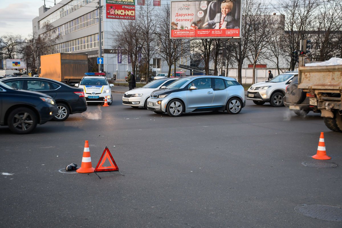 Полиция разбирается с произошедшем Полиция разбирается с произошедшем