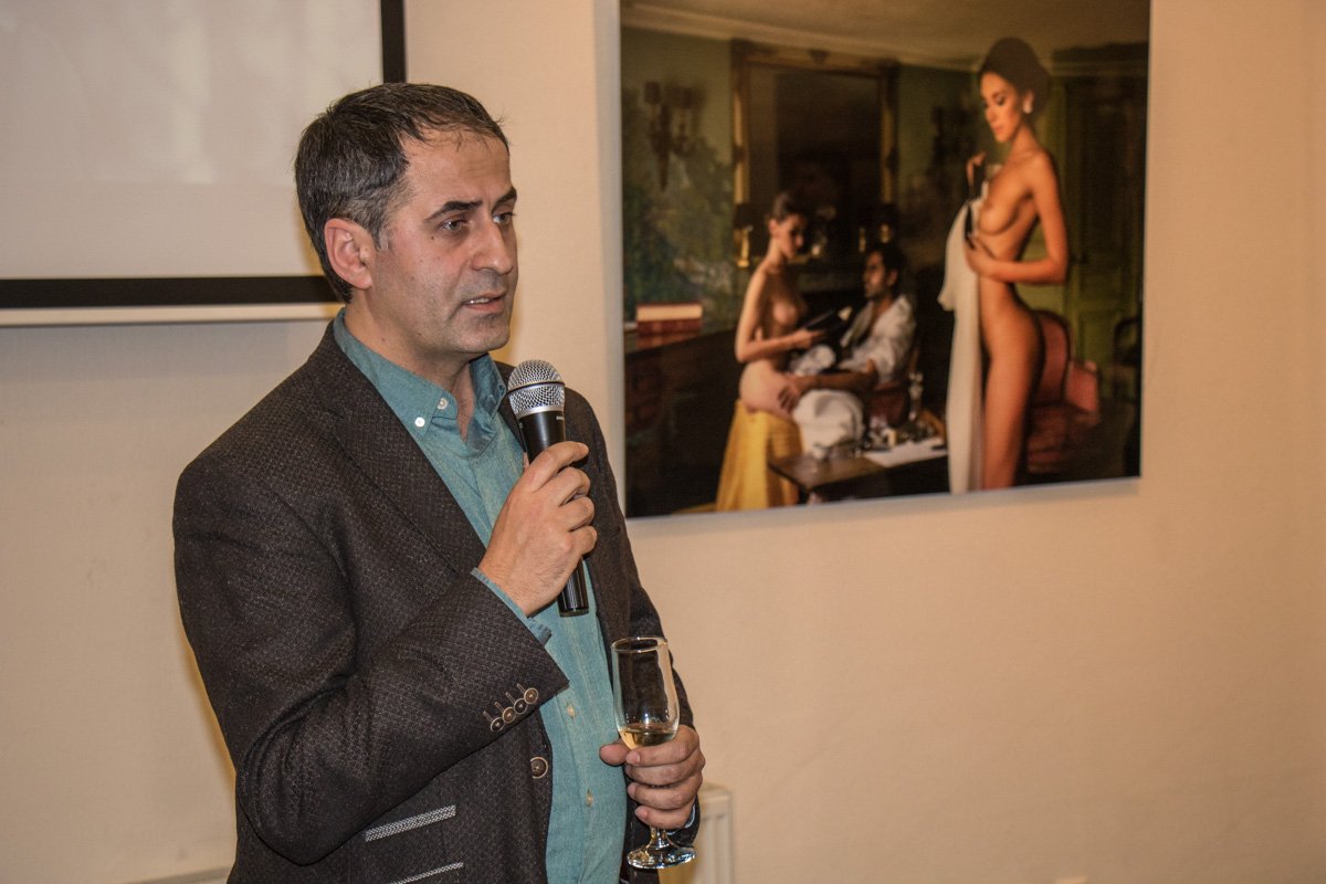 Лобанов вкратце рассказал о концепции выставки и задумке проекта 