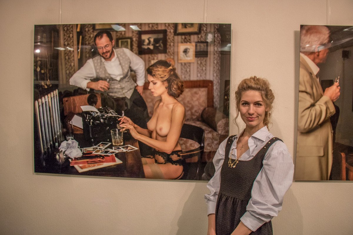 Модели из проекта Лобанова позировали и на выставке 