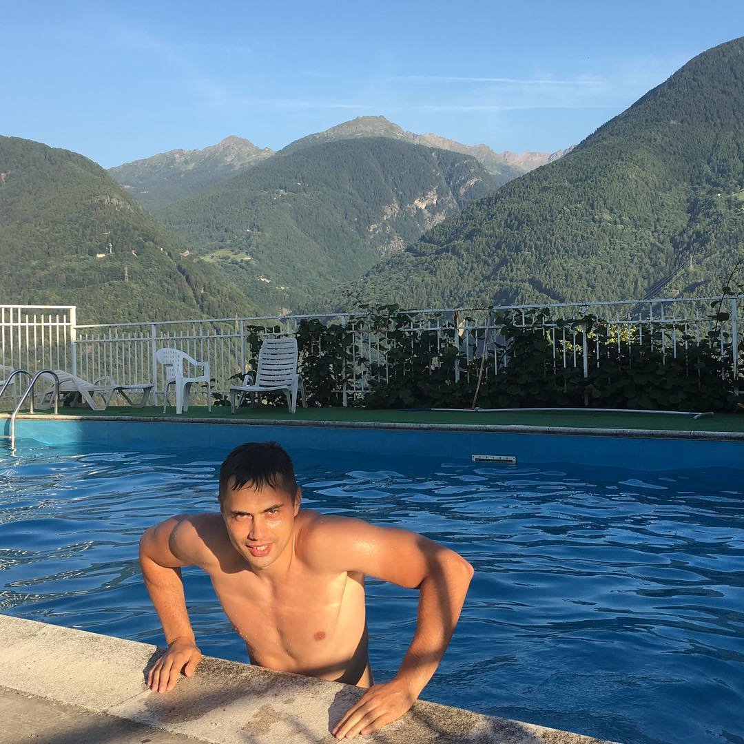 В соцсетях Егор не устает показывать свое спортивное тело