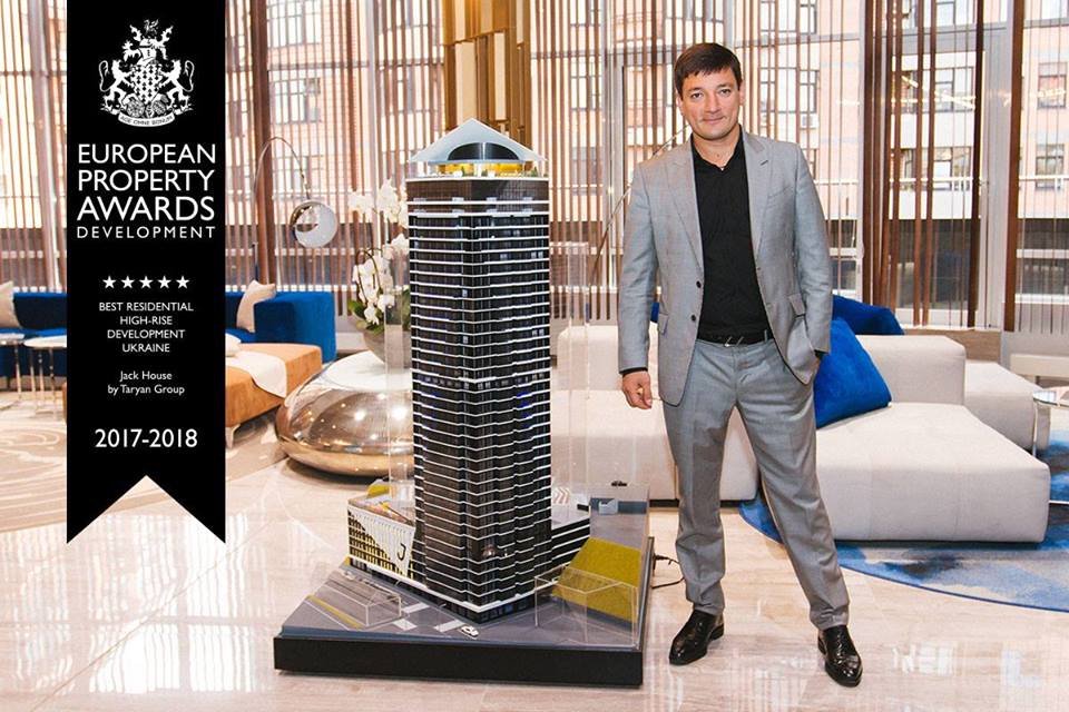 У него своя строительная компания и недвижимость в Дубае